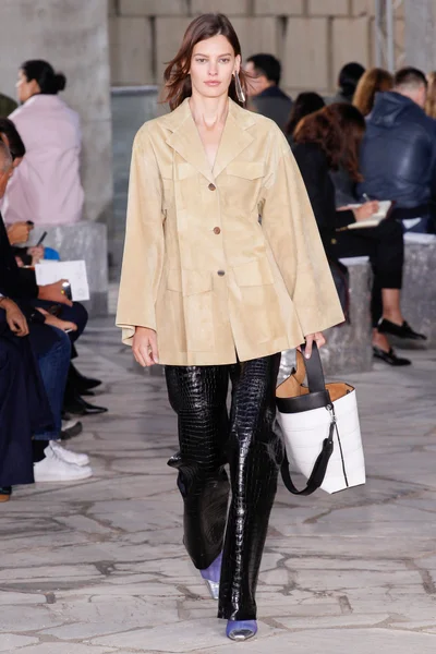 Look 17
